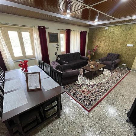 Khwaab Gah By The Khayabaan-Homestay Apartments Fully Furnished With Functional Kitchen, Wifi & Parking In City Centre Srīnagar Kültér fotó