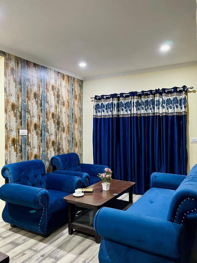 Khwaab Gah By The Khayabaan-Homestay Apartments Fully Furnished With Functional Kitchen, Wifi & Parking In City Centre Srīnagar Kültér fotó