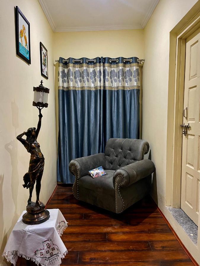 Khwaab Gah By The Khayabaan-Homestay Apartments Fully Furnished With Functional Kitchen, Wifi & Parking In City Centre Srīnagar Kültér fotó
