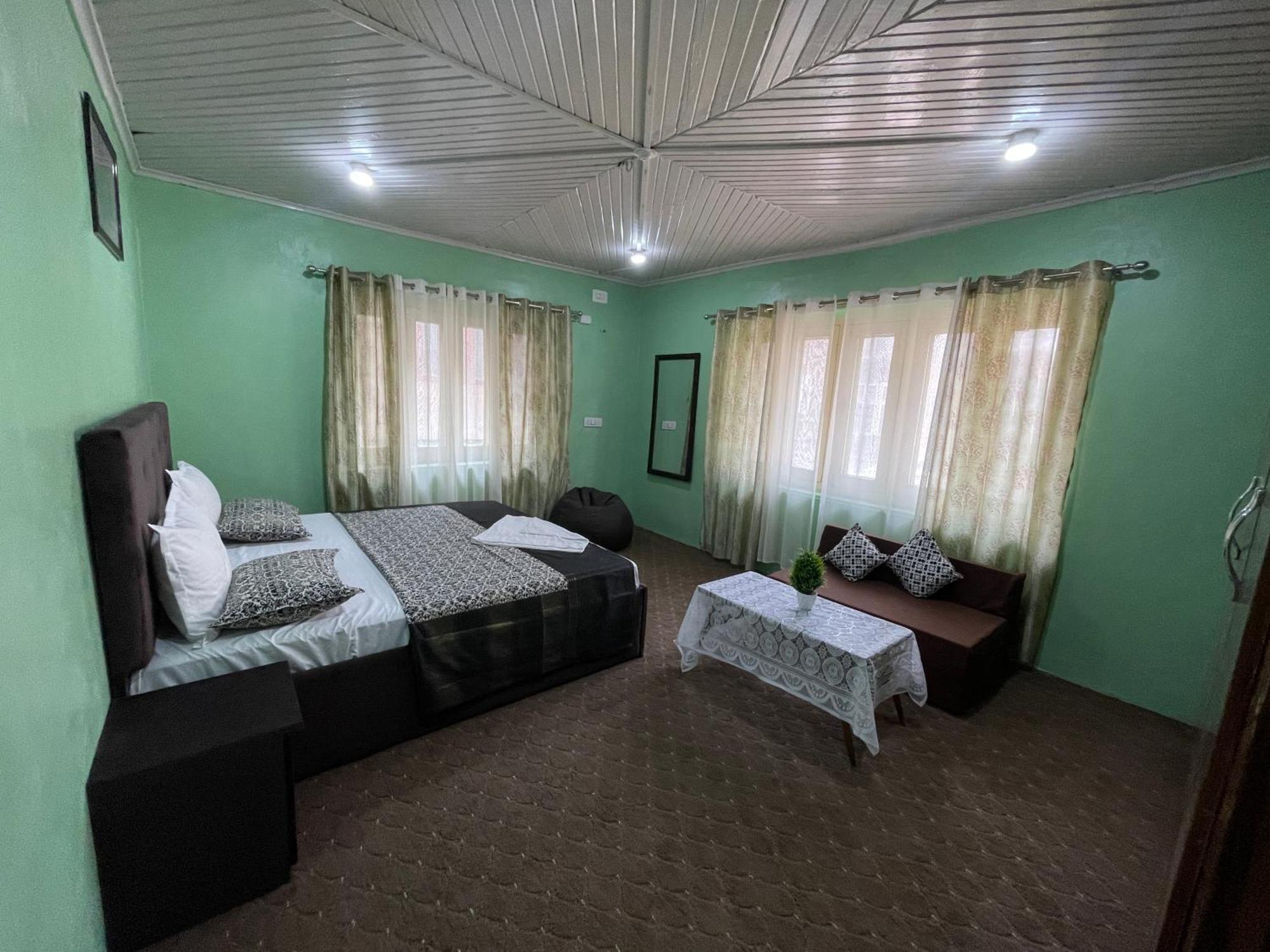 Khwaab Gah By The Khayabaan-Homestay Apartments Fully Furnished With Functional Kitchen, Wifi & Parking In City Centre Srīnagar Kültér fotó