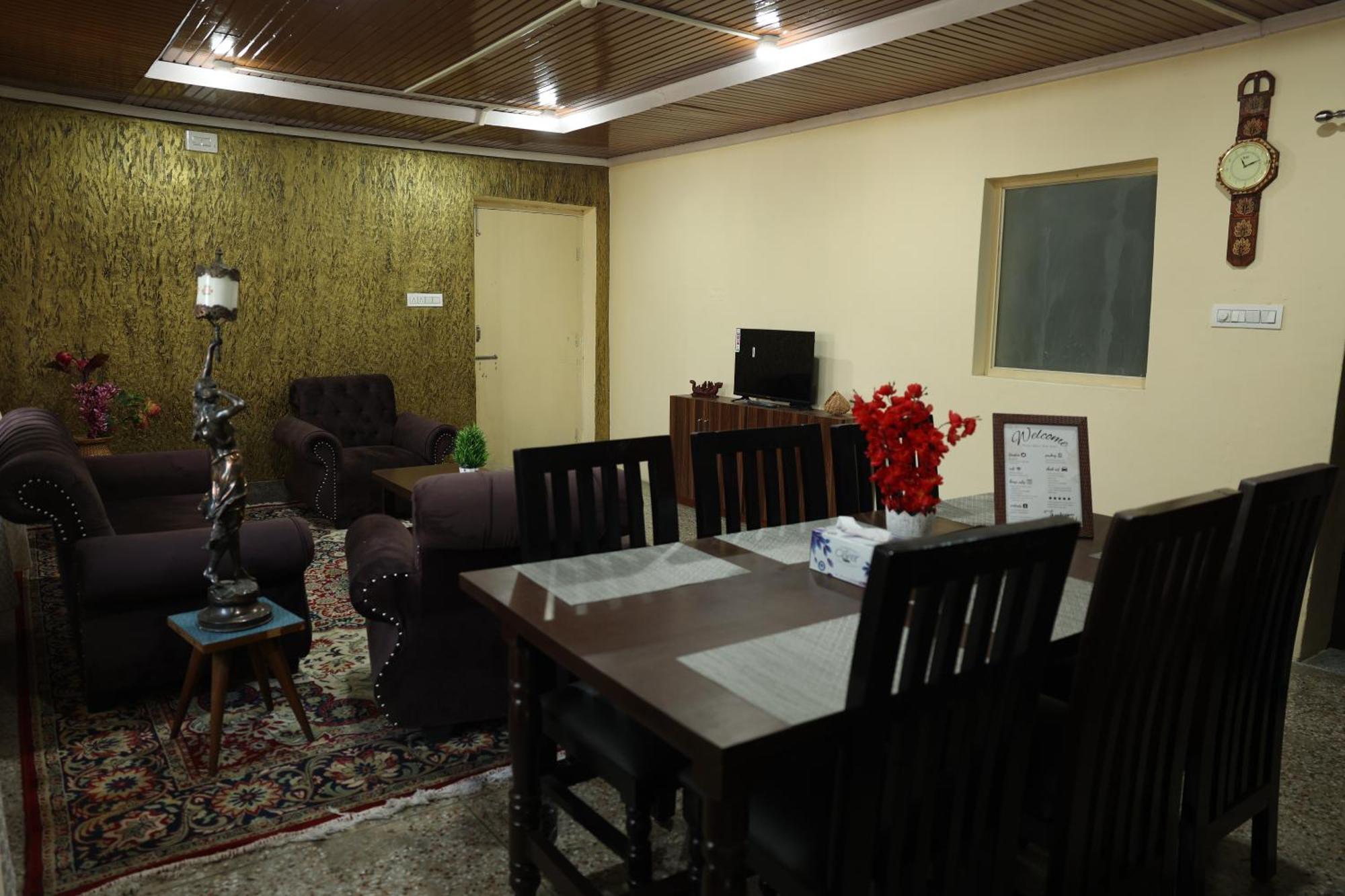 Khwaab Gah By The Khayabaan-Homestay Apartments Fully Furnished With Functional Kitchen, Wifi & Parking In City Centre Srīnagar Kültér fotó
