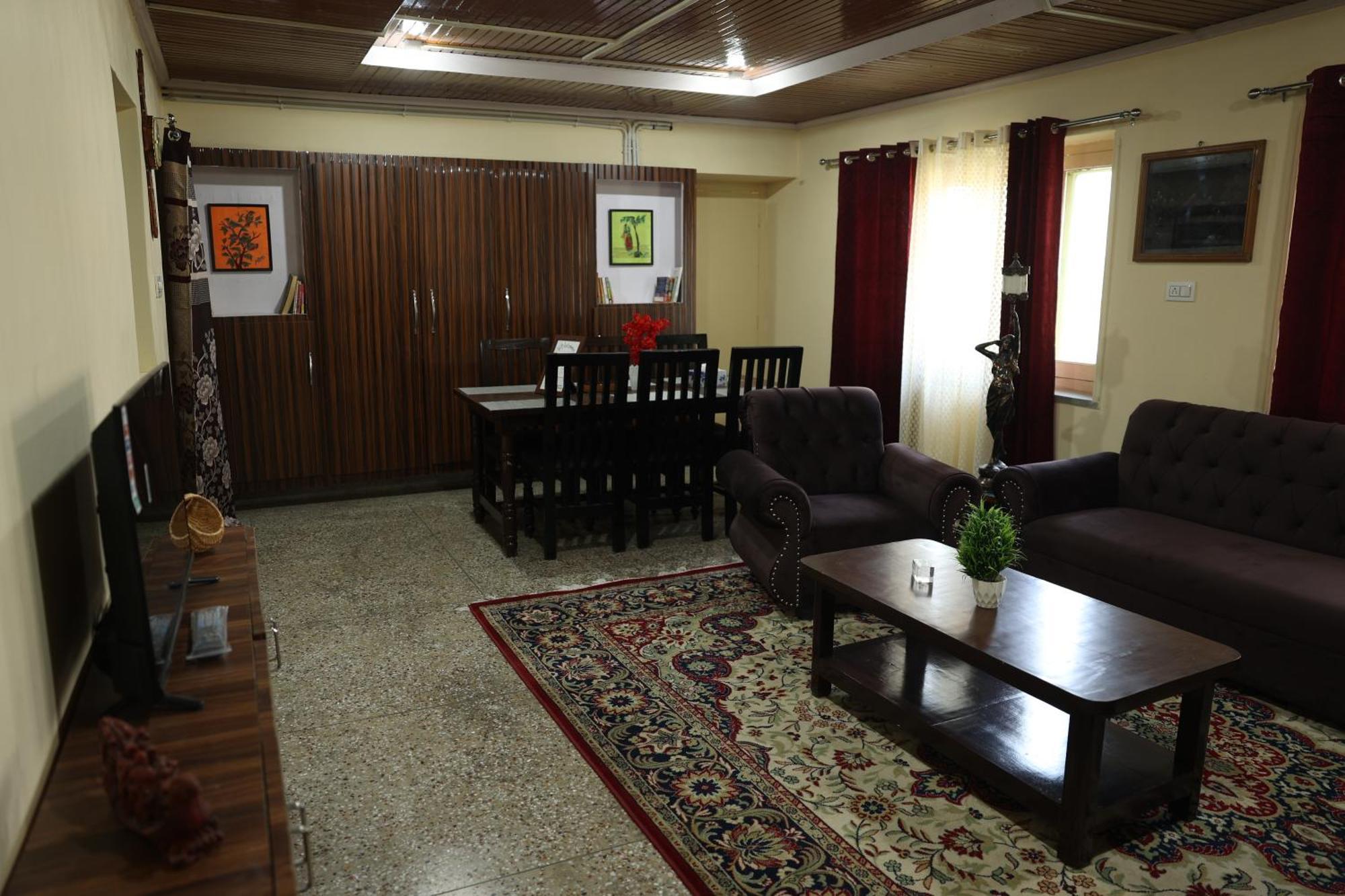 Khwaab Gah By The Khayabaan-Homestay Apartments Fully Furnished With Functional Kitchen, Wifi & Parking In City Centre Srīnagar Kültér fotó