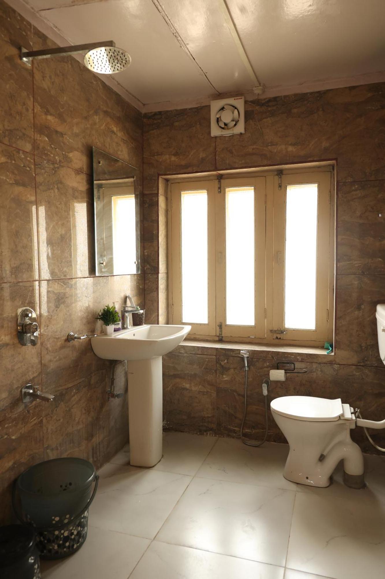 Khwaab Gah By The Khayabaan-Homestay Apartments Fully Furnished With Functional Kitchen, Wifi & Parking In City Centre Srīnagar Kültér fotó