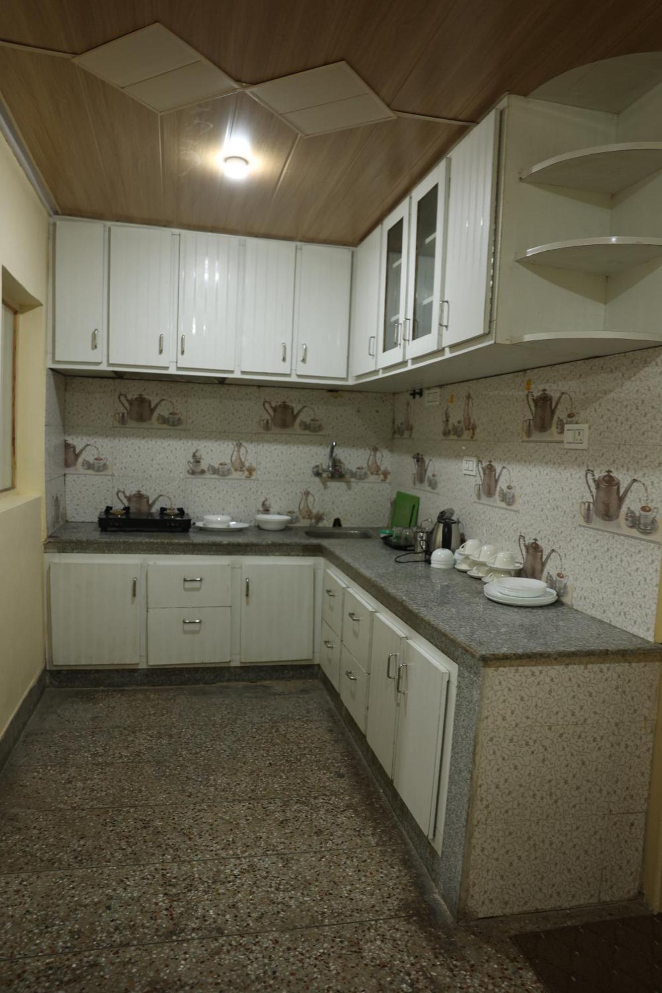 Khwaab Gah By The Khayabaan-Homestay Apartments Fully Furnished With Functional Kitchen, Wifi & Parking In City Centre Srīnagar Kültér fotó
