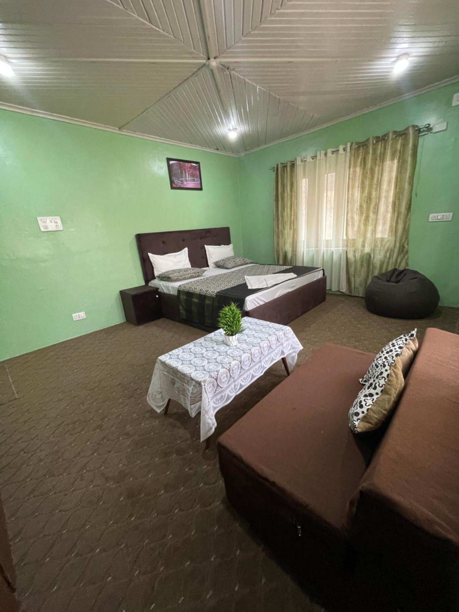 Khwaab Gah By The Khayabaan-Homestay Apartments Fully Furnished With Functional Kitchen, Wifi & Parking In City Centre Srīnagar Kültér fotó