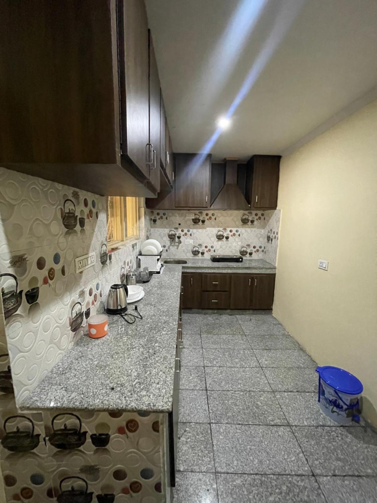 Khwaab Gah By The Khayabaan-Homestay Apartments Fully Furnished With Functional Kitchen, Wifi & Parking In City Centre Srīnagar Kültér fotó