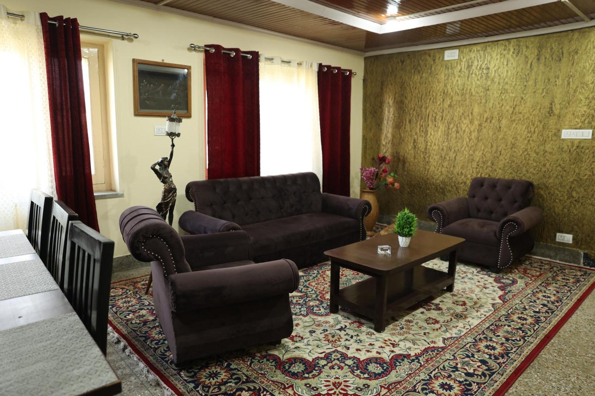 Khwaab Gah By The Khayabaan-Homestay Apartments Fully Furnished With Functional Kitchen, Wifi & Parking In City Centre Srīnagar Kültér fotó